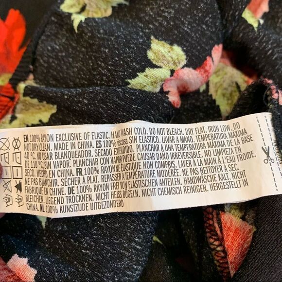 Forever 21 Plus Floral Cropped Top Size 2X - Picture 12 of 12